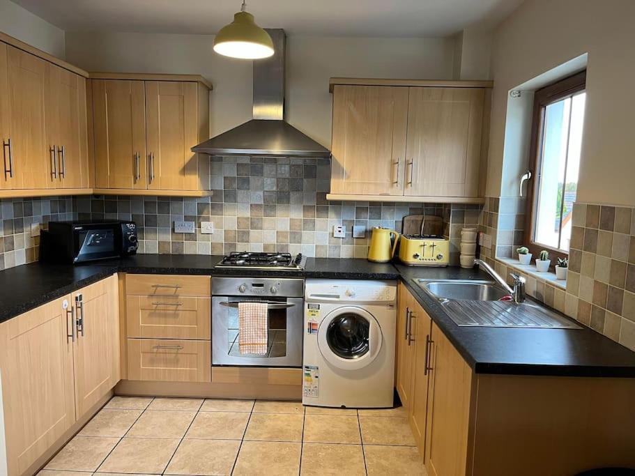 Lovely 2 Bedroom Family Apartment In Newcastle Newcastle  Eksteriør bilde